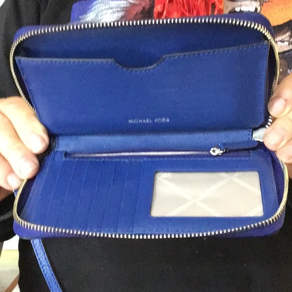 NWOT Michael Kors, flat phone, wallet/wristlet pebbled leather blue excellence - Picture 3 of 5
